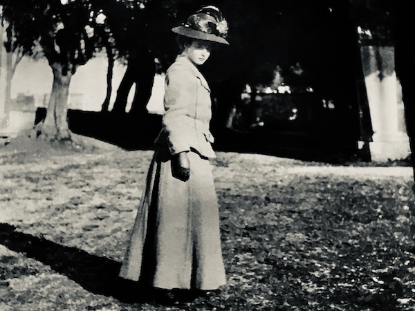 Mary Douglas Hamilton in Italy. Archivio Famiglia Rosamund Ingoldby Bance, Keagrave, Ipswhich, Suffolk, per gentile concessione